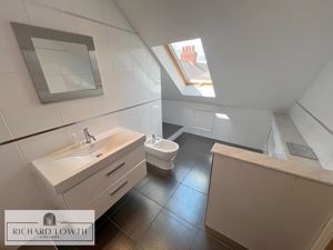 Ensuite Bathroom/WC- click for photo gallery